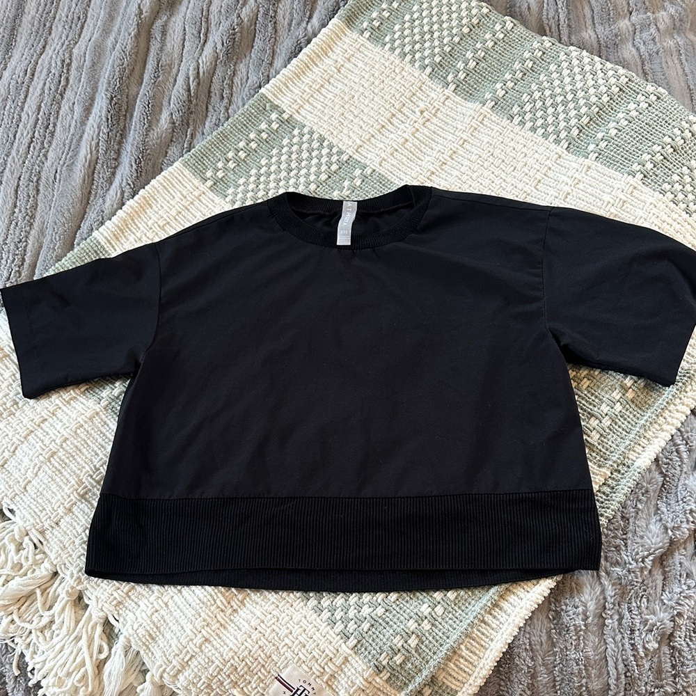 Women’s Athleta shirt
